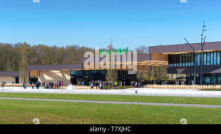 Lisse, Niederlande - 10 April 2019: Das Hauptgebäude in der Nähe des Eingangs zum Keukenhof Garten, einer der größten Blume der Welt Gärten in Liss Stockfoto