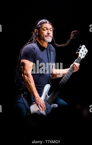 Turin, Italien. 10 Feb, 2018. Rob Trujillo, Bassist der amerikanischen Heavy Metal Band Metallica, live auf der Bühne im Pala Alpitour in Turin, Italien, am 10. Februar 2018. Credit: Alessandro Bosio/Pacific Press/Alamy leben Nachrichten Stockfoto