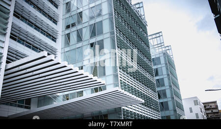 Issy les Moulineaux in der Nähe von Paris, Frankreich, 24. Januar 2018: die architektonischen Details des Hauptsitzes der Rocher Gruppe in den Vororten von Paris auf einer Winter Stockfoto