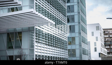 Issy les Moulineaux in der Nähe von Paris, Frankreich, 24. Januar 2018: die architektonischen Details des Hauptsitzes der Rocher Gruppe in den Vororten von Paris auf einer Winter Stockfoto