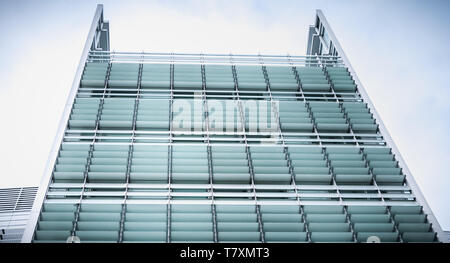 Issy les Moulineaux in der Nähe von Paris, Frankreich, 24. Januar 2018: die architektonischen Details des Hauptsitzes der Rocher Gruppe in den Vororten von Paris auf einer Winter Stockfoto