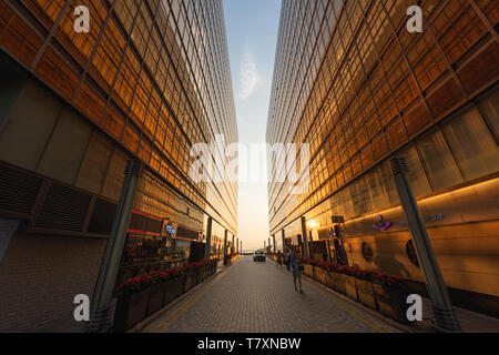 Golden Bürogebäude in Hong Kong, China. Stockfoto