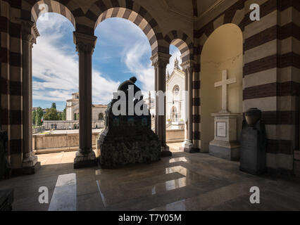 Monumentaler Friedhof, Mailand, Italien, bekannt für seinen Reichtum an künstlerischen Skulptur, Gräber und Monumente zu bemerkenswerten industriellen und wohlhabende Mailänder. Stockfoto