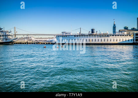 San Francisco, CA, USA - 27. Oktober 2017: Die San Francisco Belle Hornblower Stockfoto