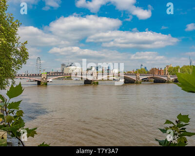 Lambeth Brücke über die Themse, London, UK. Ein fünf-span Stahl Arch, entworfen von Ingenieur Sir George Humphreys und Architekten Sir Reginald Blomfi Stockfoto