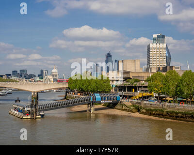 Queen Elizabeth Hall, Purcell Room und Festival Pier auf der Themse, Southbank Centre, London, Großbritannien. Stockfoto