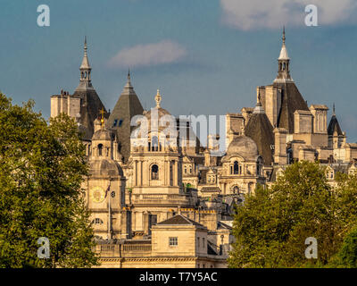 Blick von der St. James Park in Richtung Horse Guard und Whitehall, London, UK Stockfoto