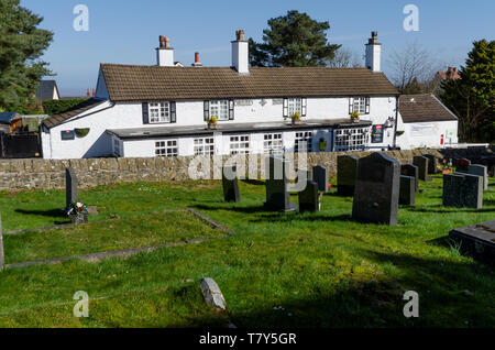 Gorsedd, Großbritannien - Mar 25, 2019: Der Druide Inn, Gorsedd ist eine typische, idyllische, ländliche Country Pub, das Teil der lokalen Gemeinschaft. Stockfoto