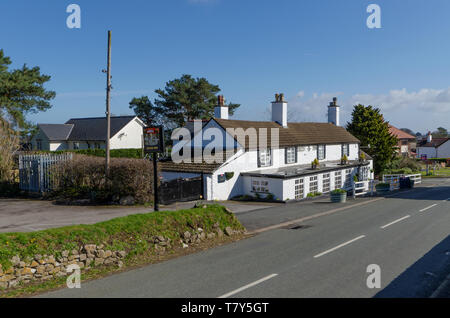 Gorsedd, Großbritannien - Mar 25, 2019: Der Druide Inn, Gorsedd ist eine typische, idyllische, ländliche Country Pub, das Teil der lokalen Gemeinschaft. Stockfoto