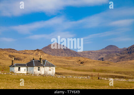 Die alte Jagdhütte in der Nähe der Bullough Mausoleum Harris Bucht Insel Rum Schottland Stockfoto