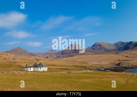 Die alte Jagdhütte in der Nähe der Bullough Mausoleum Harris Bucht Insel Rum Schottland Stockfoto