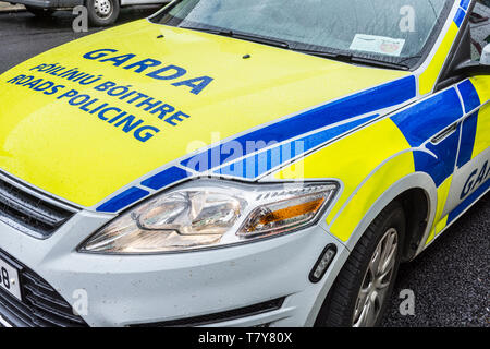 Ein Auto von Garda nationale Straßen Polizei Präsidium oder GNRPB. Die Straßen Polizei Einheit der Garda Síochána. Vor 2018 war es, als der Gardasee Traf bekannt Stockfoto