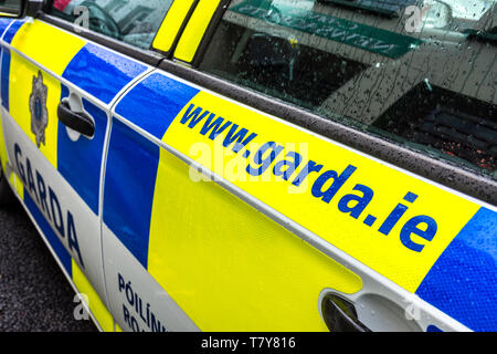 Ein Auto von Garda nationale Straßen Polizei Präsidium oder GNRPB. Die Straßen Polizei Einheit der Garda Síochána. Vor 2018 war es, als der Gardasee Traf bekannt Stockfoto