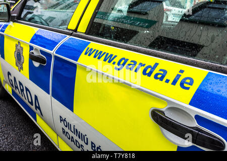 Ein Auto von Garda nationale Straßen Polizei Präsidium oder GNRPB. Die Straßen Polizei Einheit der Garda Síochána. Vor 2018 war es, als der Gardasee Traf bekannt Stockfoto