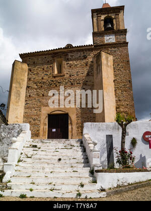 Iglesia de Santiago el Mayor,Castaño del Robledo, Sierra de Aracena, Provinz Heulva, Andalusien, Spanien Stockfoto