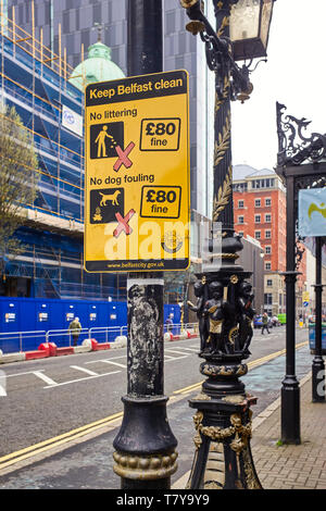 Belfast sauber mit £ 80 Geldstrafen für littering oder Hundekot außerhalb der Ulster Hall in Bedford Street halten Stockfoto