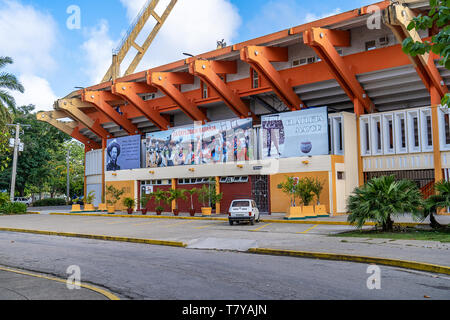 Santa Clara, Kuba, 16. April 2019: Eine Außenansicht von Sandino Baseball Stadium Stockfoto