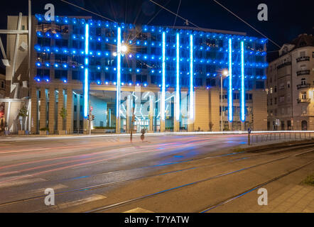 Bibliothek "Budapesti Egyetem Könyvtár" in Ungarn Hauptstadt Budapest, bei Nacht, Corvinus Universität Bibliothek, "Budapesti Corvinus Egyetem" Stockfoto