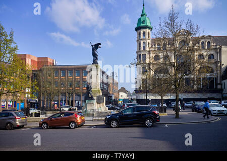 Der Diamant Kriegerdenkmal auf dem Diamanten in der Mitte der Stadtmauer von Londonderry Stockfoto