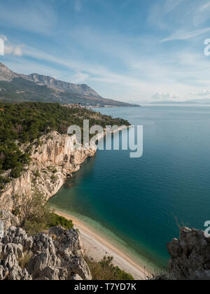 Berühmte Nugal Strand und blaues Meer ruhig am sonnigen Sommertag in Kroatien Stockfoto