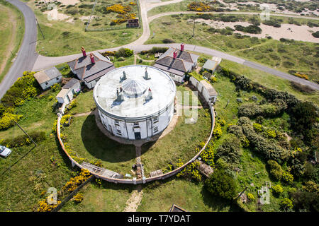 Blick von oben auf den alten Leuchtturm Dungeness in Land suchen Stockfoto