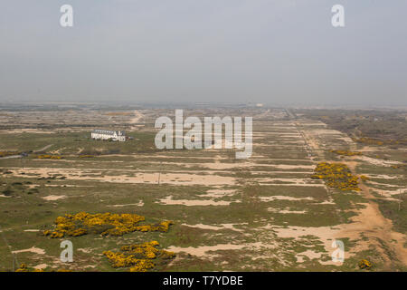 Blick von oben auf den alten Leuchtturm Dungeness in Land suchen Stockfoto