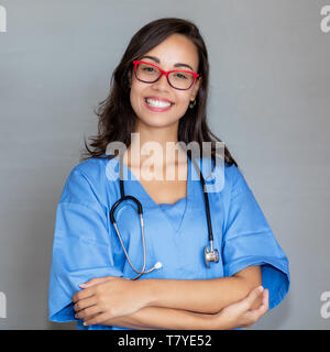 Portrait von schöne französische Krankenschwester an Kamera suchen Stockfoto