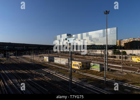 Rom, Italien, 1. Juli 2018: Die imposante Architektur des neuen Bahnhof Tiburtina, ein High Speed Railway Hub, im Jahr 2011 eingeweiht. Stockfoto