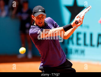 Dominic Thiem von Österreich in Aktion gegen Fabio Fognini von Italien während Tag sieben der Mutua Madrid Open im La Caja Magica in Madrid, Spanien. Stockfoto