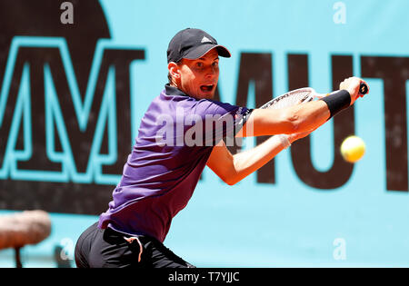 Dominic Thiem von Österreich in Aktion gegen Fabio Fognini von Italien während Tag sieben der Mutua Madrid Open im La Caja Magica in Madrid, Spanien. Stockfoto