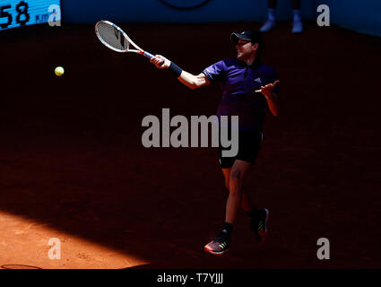 Dominic Thiem von Österreich in Aktion gegen Fabio Fognini von Italien während Tag sieben der Mutua Madrid Open im La Caja Magica in Madrid, Spanien. Stockfoto