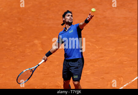 Fabio Fognini von Italien in Aktion gegen Dominic Thiem von Österreich während Tag sieben der Mutua Madrid Open im La Caja Magica in Madrid, Spanien. Stockfoto