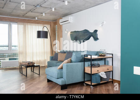 Weisse Palette Couch In Paletten Am Pool Stockfotografie Alamy