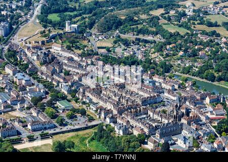 Frankreich, Calvados, Falaise, die Stadt und die Burg (Luftbild) Stockfoto