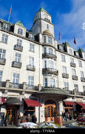 Norwegen, Oslo, Karl Johan Straße Eidsvoll Square, Grand Hotel (1874), an der Dramatiker Henrik Ibsen (1828 1906) sowie viele Künstler im späten 19. Jahrhundert und die jährliche Nobelpreis für den Frieden Stockfoto