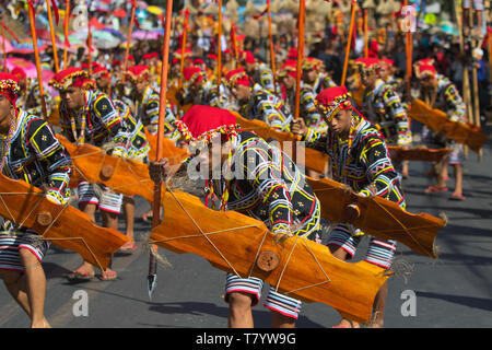 Kaamulan ist ein Monat lang ethnischen Festival jährlich in der Provinz Bukidnon Mindanao, südlichen Philippinen. 20 Gemeinden und zwei Städte, die sich im Besitz Stockfoto