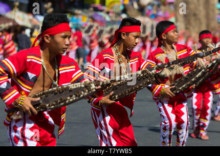 Kaamulan ist ein Monat lang ethnischen Festival jährlich in der Provinz Bukidnon Mindanao, südlichen Philippinen. 20 Gemeinden und zwei Städte, die sich im Besitz Stockfoto