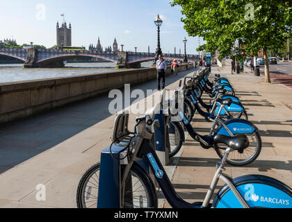 Barclays Fahrräder auch als Boris bikes bekannt. Fahrradverleih in London, England, Großbritannien Stockfoto