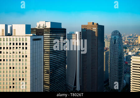 Tokyo, Japan - 21. April 2018: Panorama der Stadt von der Sternwarte der Metropolitan Government Palace gesehen Stockfoto