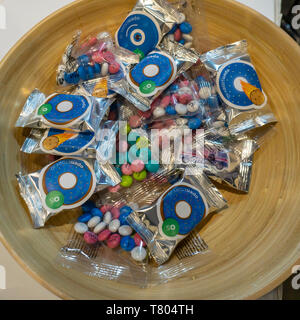 Candy Schalen aus einem Assorment von Start-ups am TechDay Ereignis in New York am Donnerstag, den 2. Mai 2019 im Jacob Javits Convention Center (Â© Richard B. Levine) Stockfoto