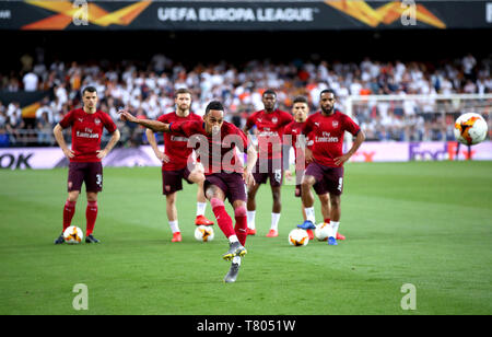 Von Arsenal Pierre-Emerick Aubameyang (Mitte) während des pre-match Aufwärmen vor der UEFA Europa League, Halbfinale, Rückspiel im Camp de Mestalla, Valencia. Stockfoto