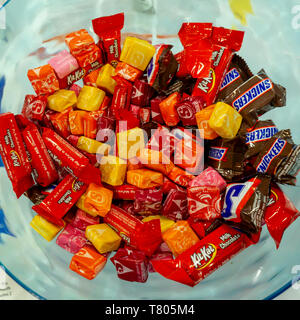 Candy Schalen aus einem Assorment von Start-ups am TechDay Ereignis in New York am Donnerstag, den 2. Mai 2019 im Jacob Javits Convention Center (© Richard B. Levine) Stockfoto