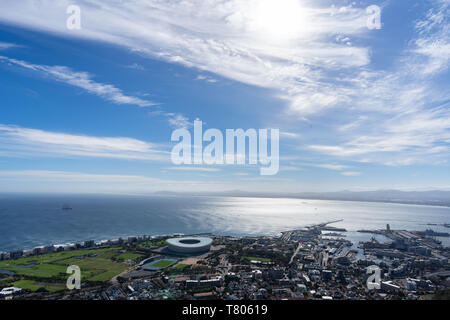 Wunderschöne malerische Aussicht über Kapstadt von Signal Hill Südafrika aus der Vogelperspektive Stockfoto