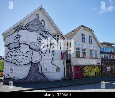 Eine wunderbare Art und Weise die Stadt Stavanger zu entdecken, wie Sie jagen, urbane Kunst an den unmöglichsten Orten. Stockfoto