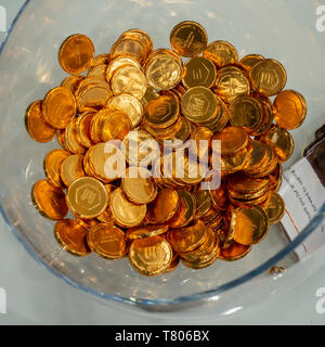 Candy Schalen aus einem Assorment von Start-ups am TechDay Ereignis in New York am Donnerstag, den 2. Mai 2019 im Jacob Javits Convention Center (© Richard B. Levine) Stockfoto