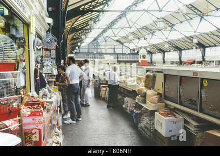 Cardiff Central Market, Cardiff, Wales. Cymru. Ca. 80er Stockfoto