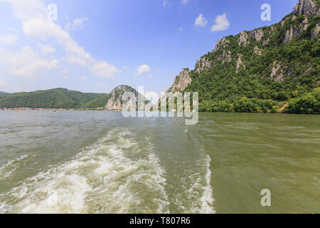 Die eisernen Tore Schlucht auf der Donau Natur Landschaft, Ost Serbien, Grenze mit Rumänien, Europa, Blick vom Kreuzfahrtschiff Stockfoto