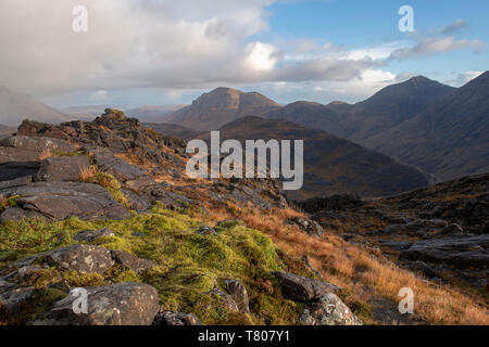 Der Blick Richtung Elgol von der Oberseite der Sgurr Na Stri auf der Insel Skye, Innere Hebriden, Scottish Highlands, Schottland, Großbritannien, Europa Stockfoto