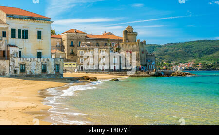 Das schöne Dorf Santa Maria di Castellabate, Cilento, Kampanien, Süditalien. Stockfoto