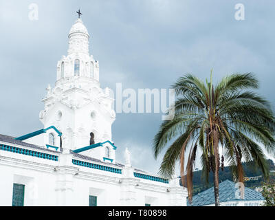 Turm von Quito's Kathedrale an der Plaza Grande, Quito, Ecuador, Südamerika Stockfoto